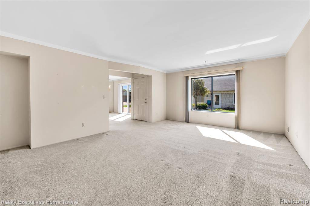 Clinton Twp, MI 48036,20382 PINE MEADOW Drive