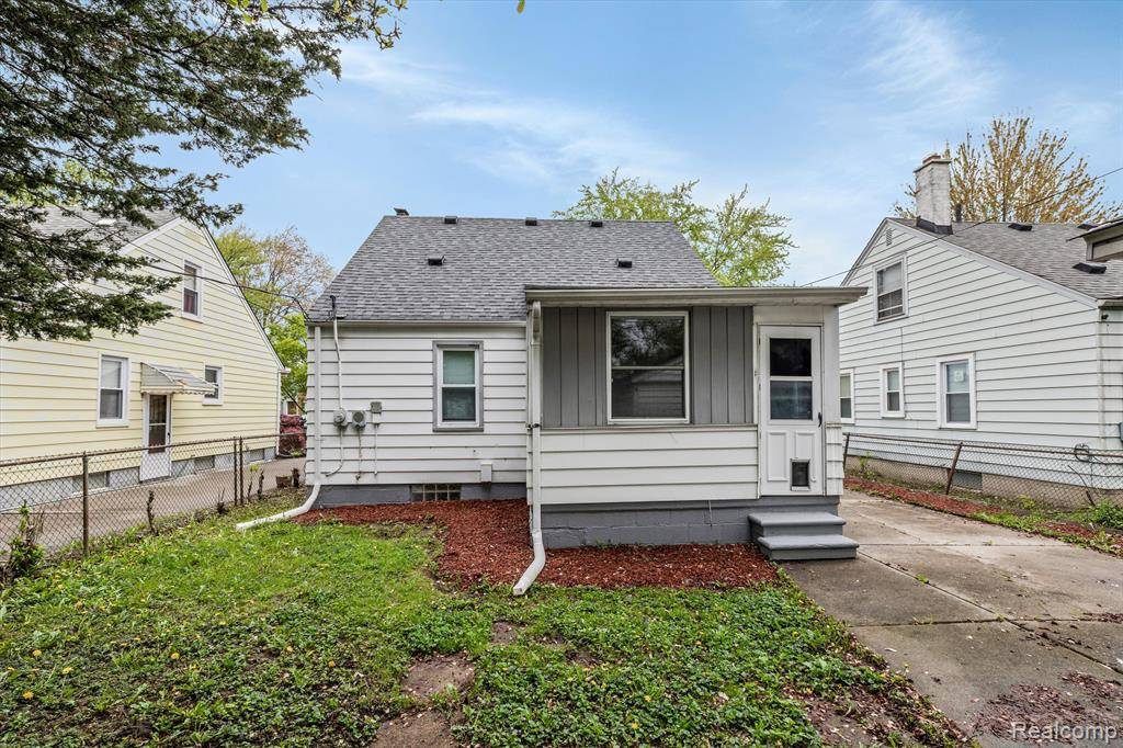 Harper Woods, MI 48225,20000 ROSCOMMON Street