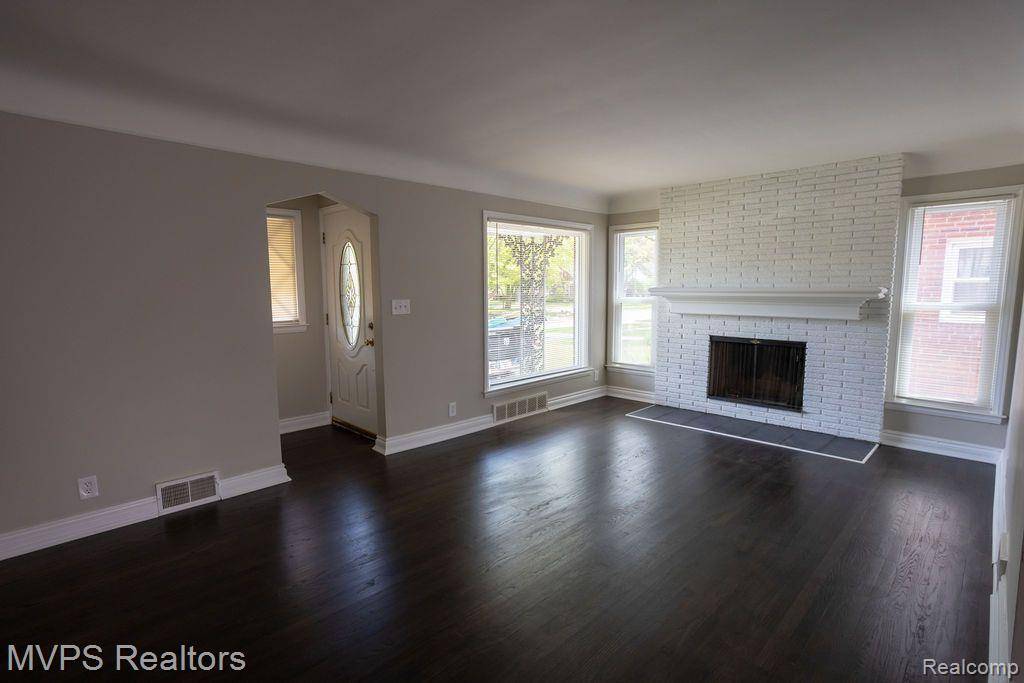 Harper Woods, MI 48225,20914 WOODMONT Street