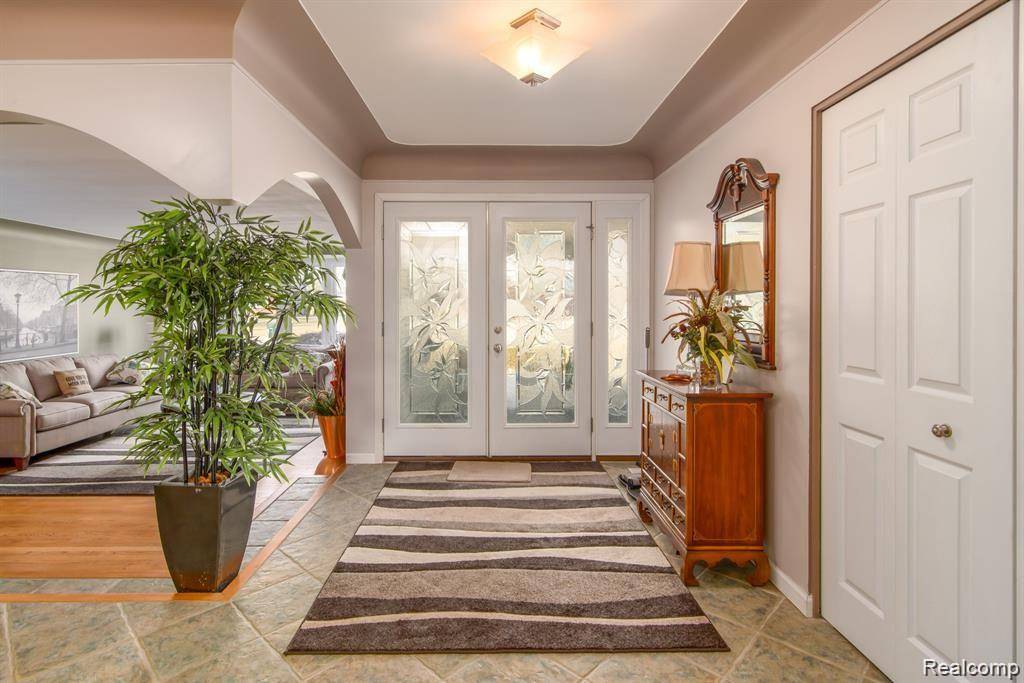 Shelby Twp, MI 48316,5760 WOODMIRE Drive