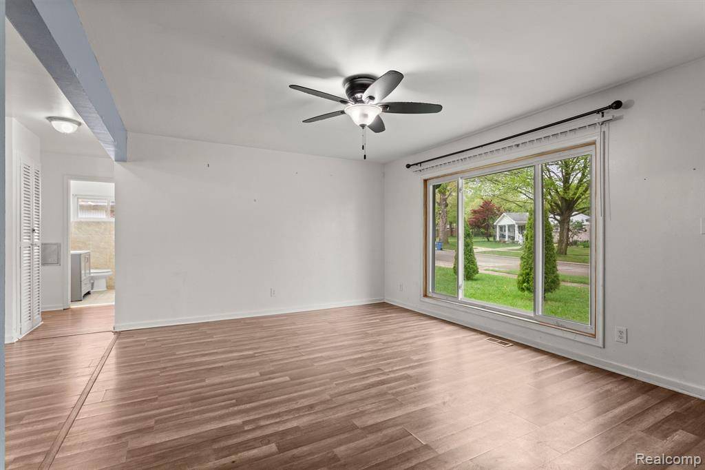 Dearborn Heights, MI 48125,25229 HANOVER Street