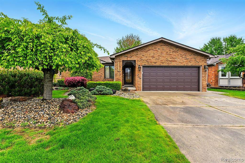 Macomb, MI 48044,47296 SANBORN Drive