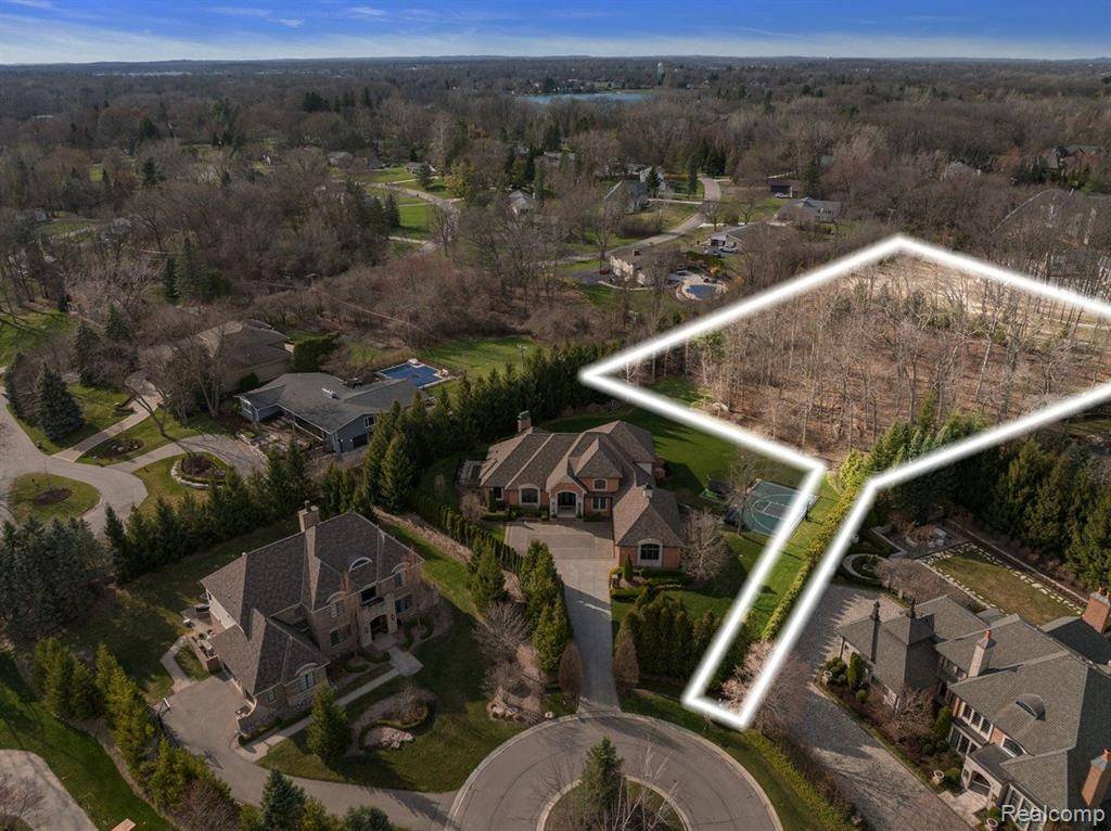 Bloomfield Hills, MI 48302,2785 Turtle Lake Drive