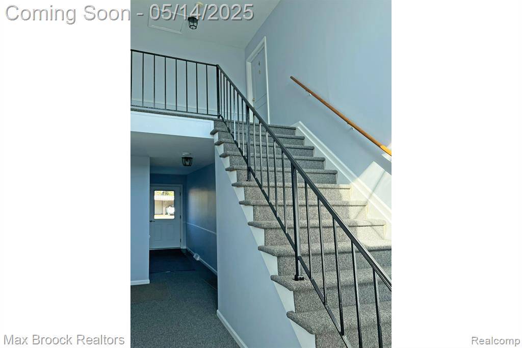 Bloomfield Hills, MI 48302,801 W LONG LAKE Road