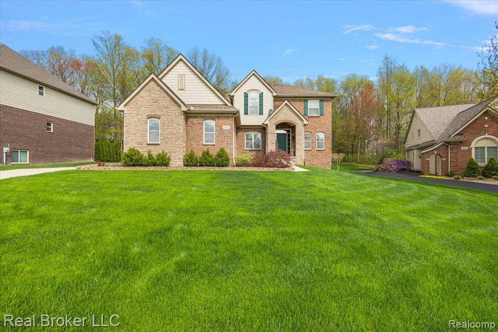 Clarkston, MI 48348,5633 GOLF POINTE Drive