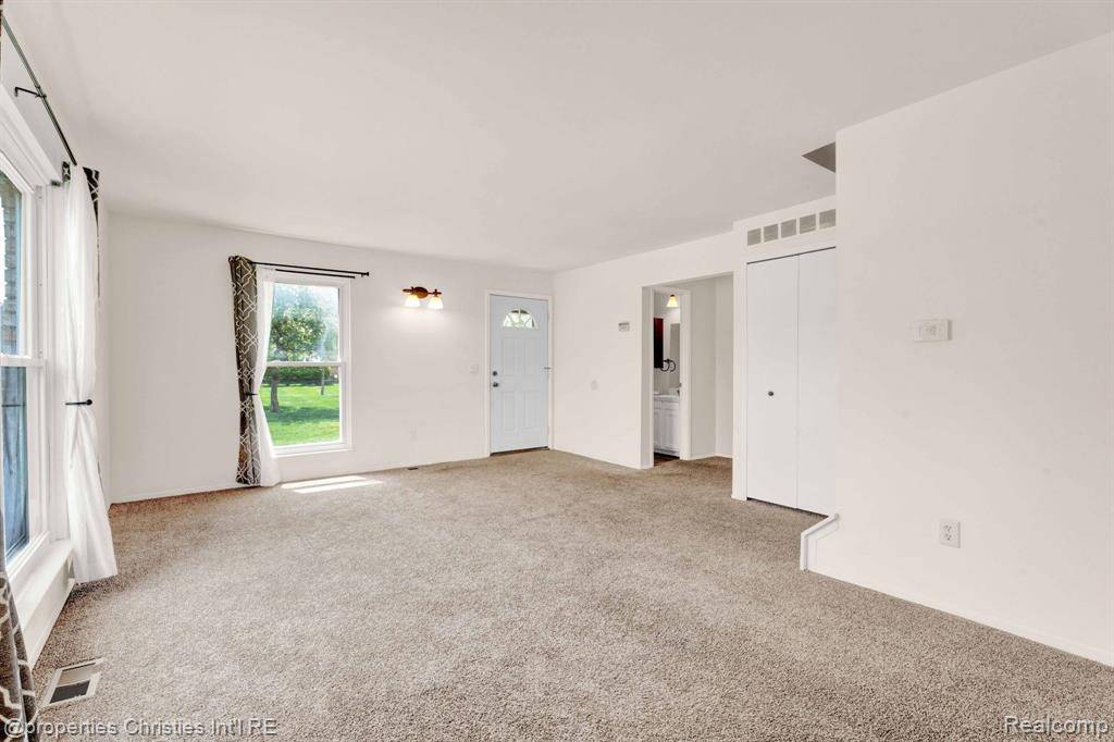 Clinton Twp, MI 48036,37063 Brynford Drive