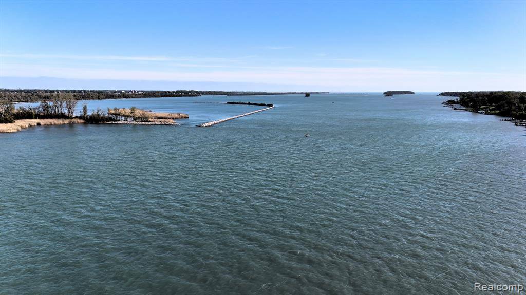 Grosse Ile, MI 48138,24356 E RIVER Road