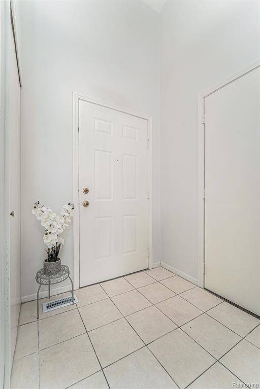 Dearborn Heights, MI 48127,6075 N VERNON Street