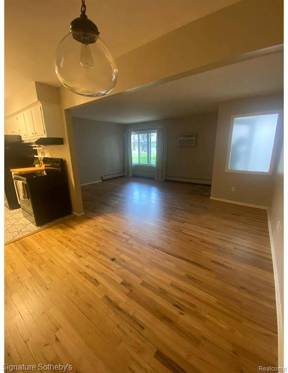 Royal Oak, MI 48073,3433 HILLSIDE Drive