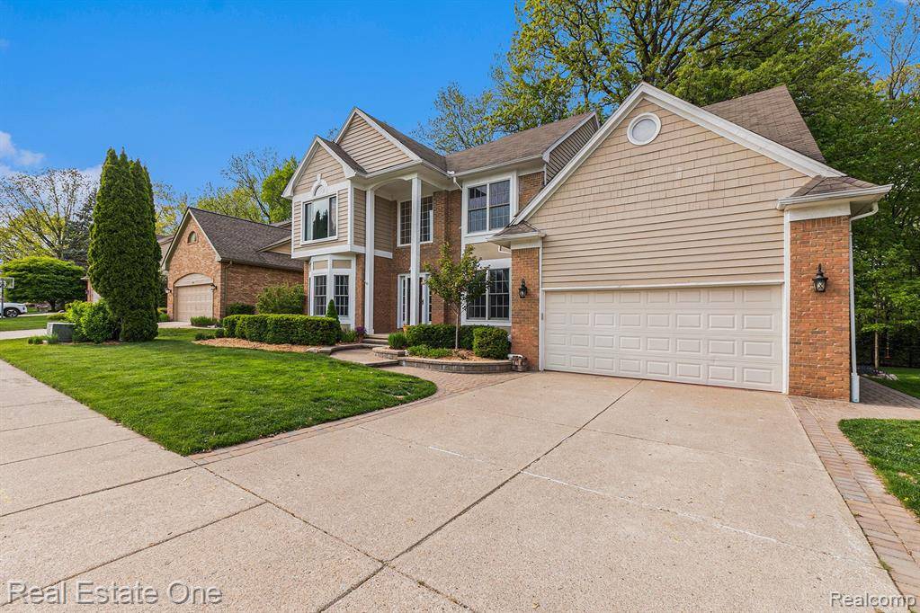 Rochester Hills, MI 48307,724 WOODFIELD Way