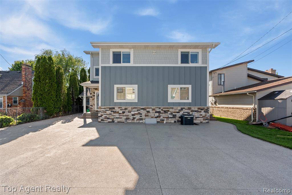 Clay, MI 48001,7910 ANCHOR BAY Drive