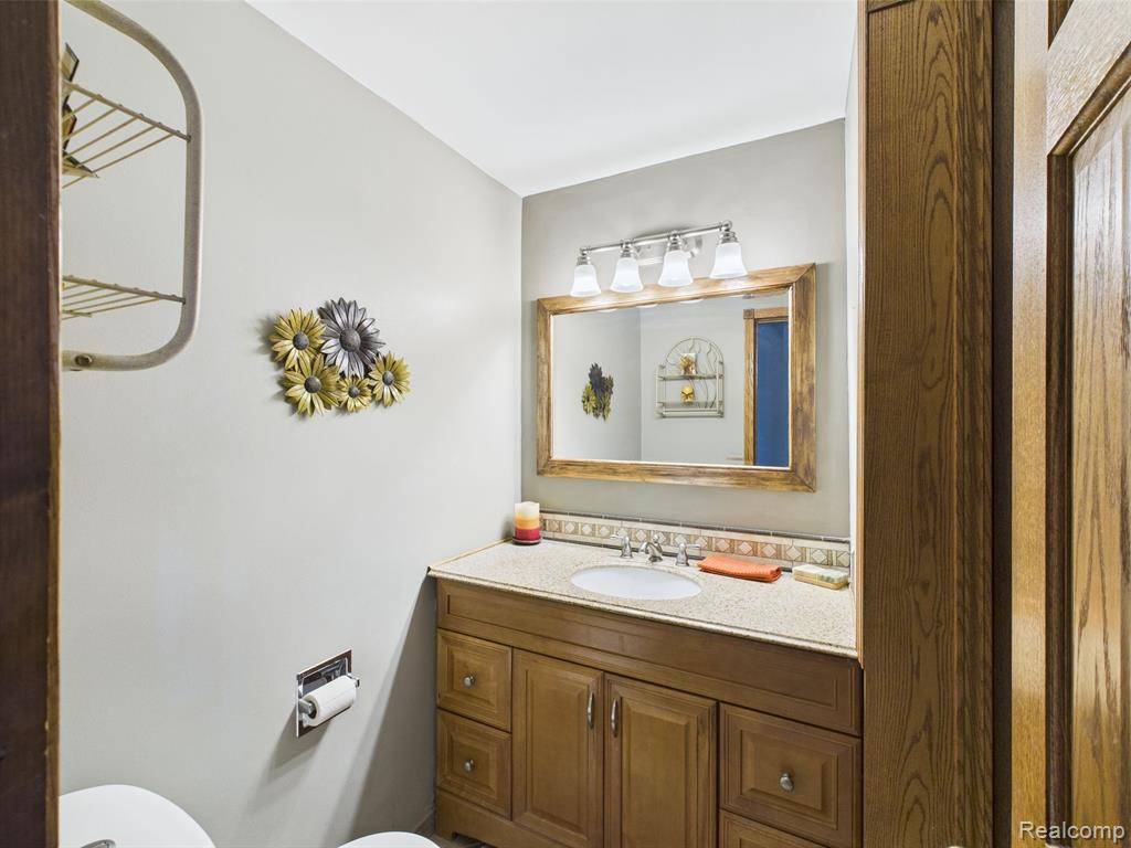 Columbiaville, MI 48421,480 PENINSULA Drive