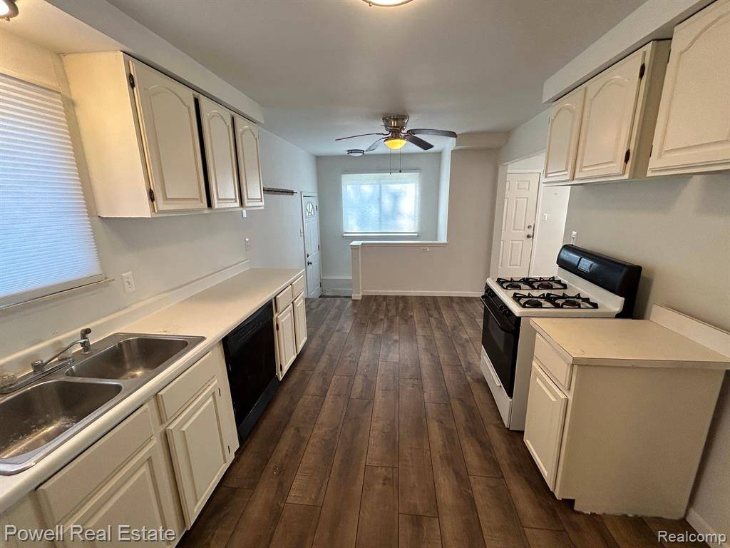 Redford, MI 48239,15840 WAKENDEN