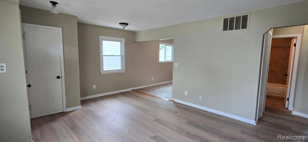Dearborn Heights, MI 48125,24399 HOPKINS Street
