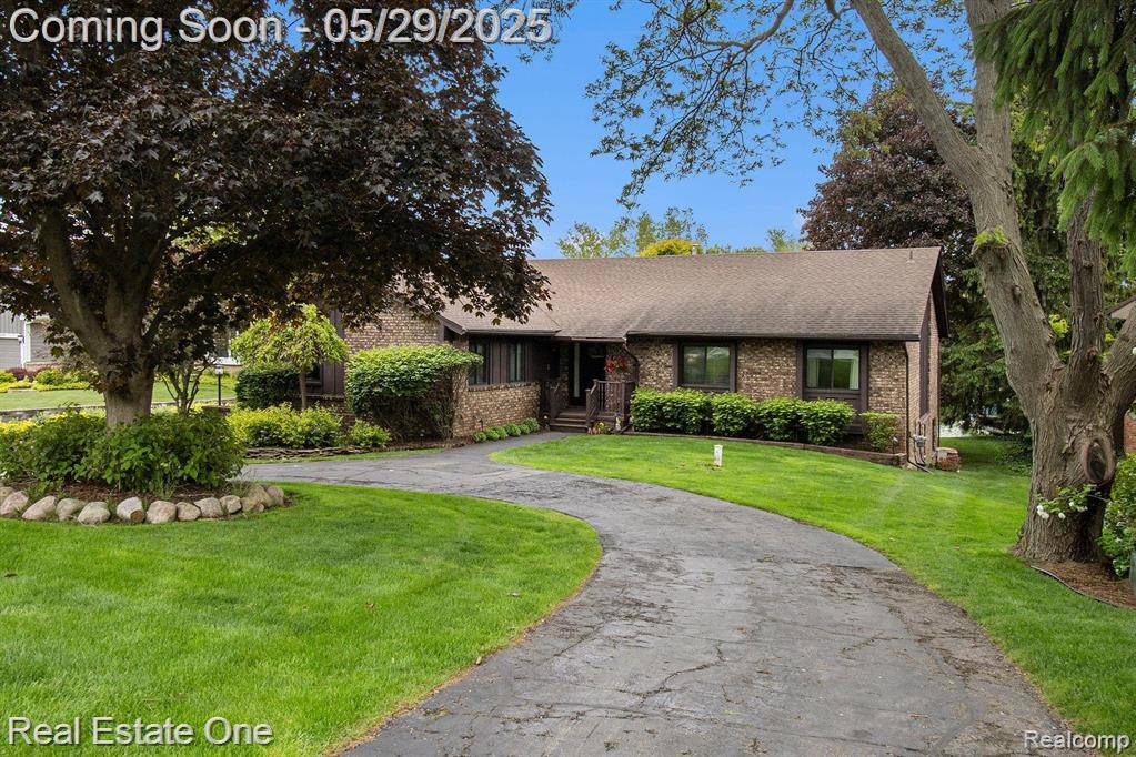 Commerce Twp, MI 48382,4976 LEDGEWOOD Drive