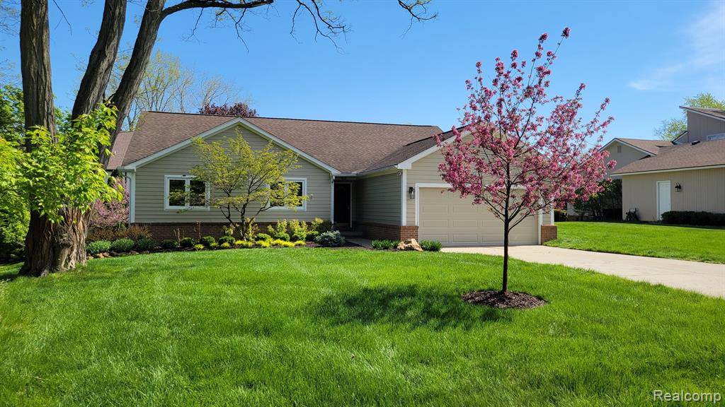 West Bloomfield, MI 48324,6192 N SHORE Drive