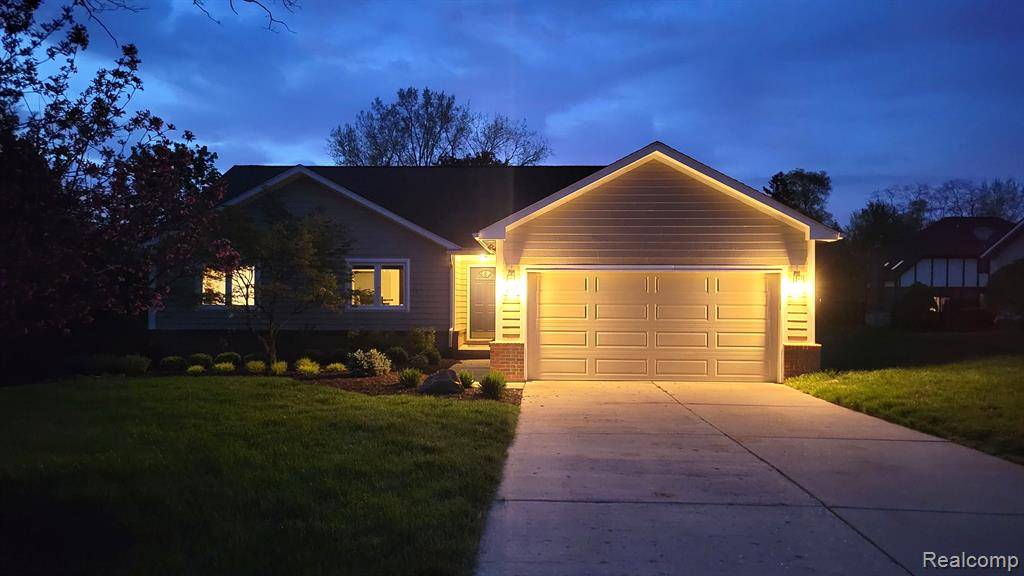 West Bloomfield, MI 48324,6192 N SHORE Drive