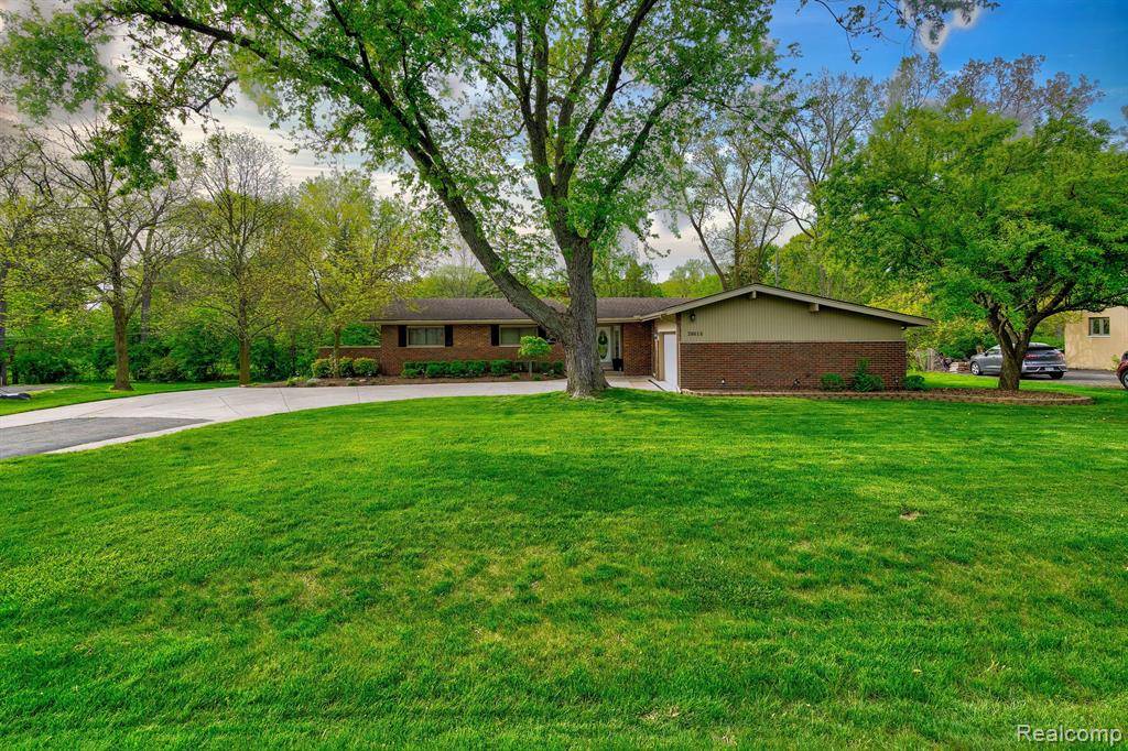 Northville, MI 48335,38616 SILKEN GLEN Drive