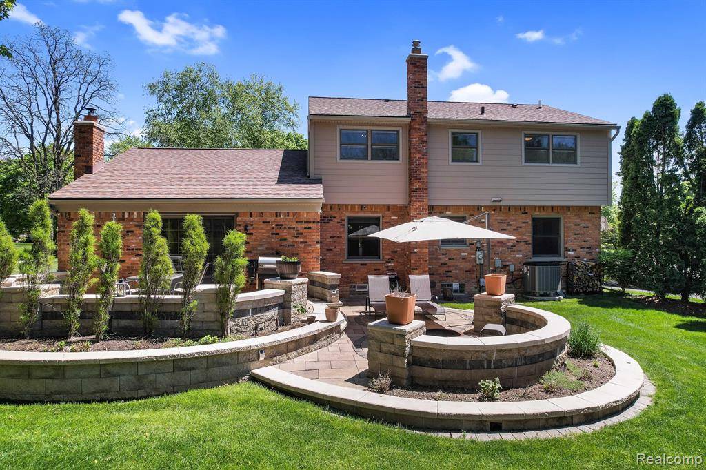 Farmington Hills, MI 48331,29065 Oak Point Drive