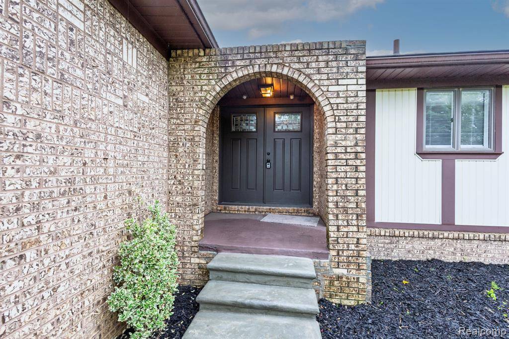 New Hudson, MI 48165,59663 PETTENGILL Drive