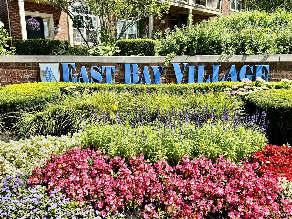 Walled Lake, MI 48390,414 Old Pine Way