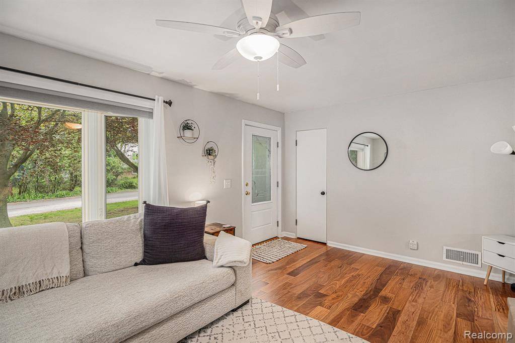 East Lansing, MI 48823,1132 SABRON Drive