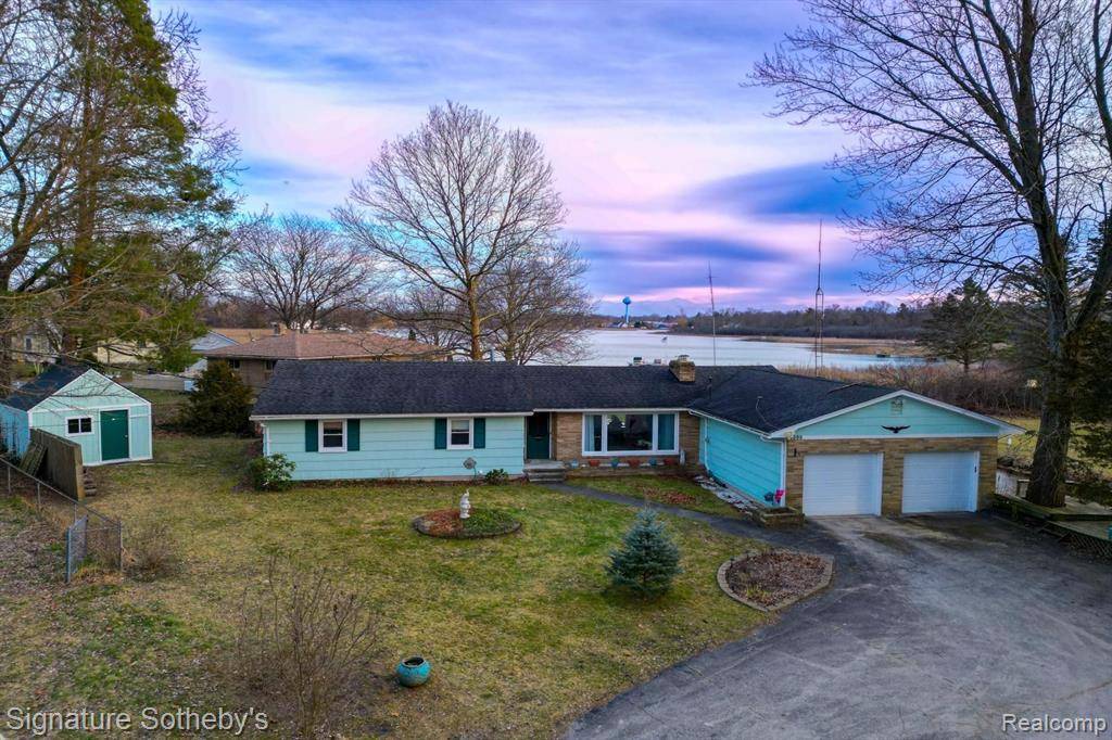 Holly, MI 48442,1090 SUNSET Drive