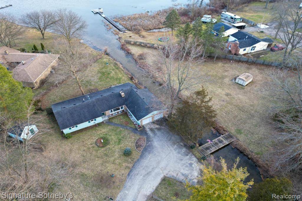 Holly, MI 48442,1090 SUNSET Drive