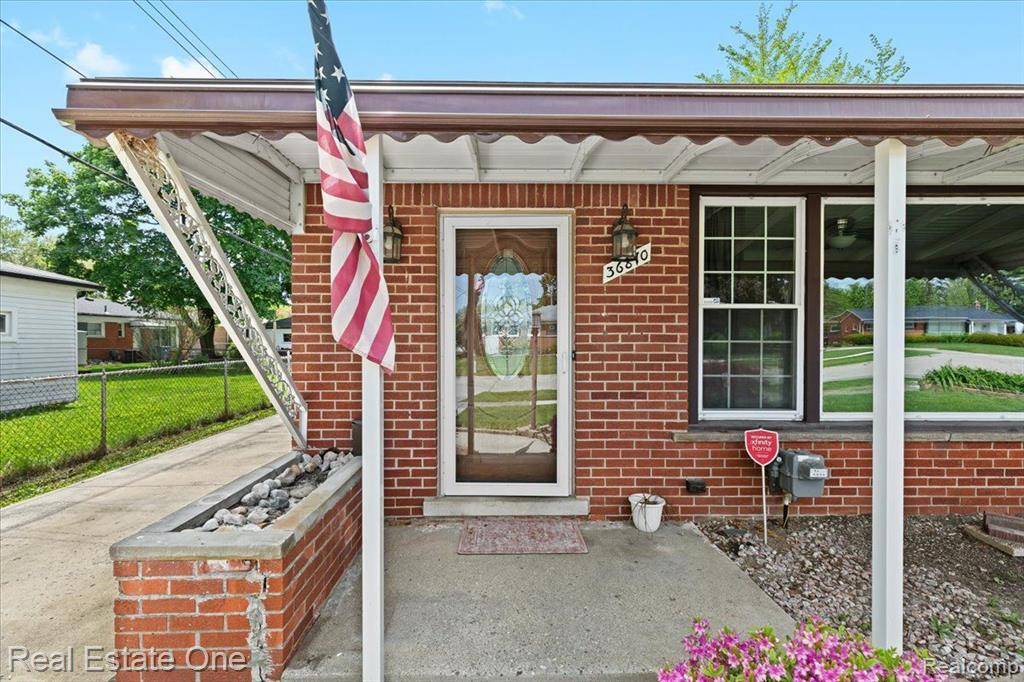 Wayne, MI 48184,36870 GREENBUSH Court