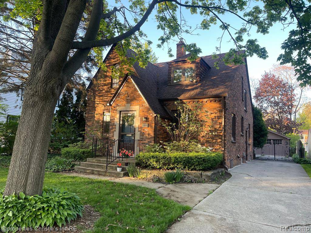 Grosse Pointe, MI 48230,532 SAINT CLAIR Street