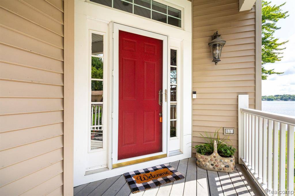 Holly, MI 48442,8216 LEONARD Drive