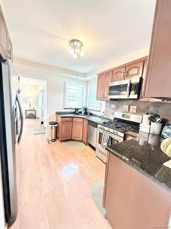 Allen Park, MI 48101,9222 FOX Avenue