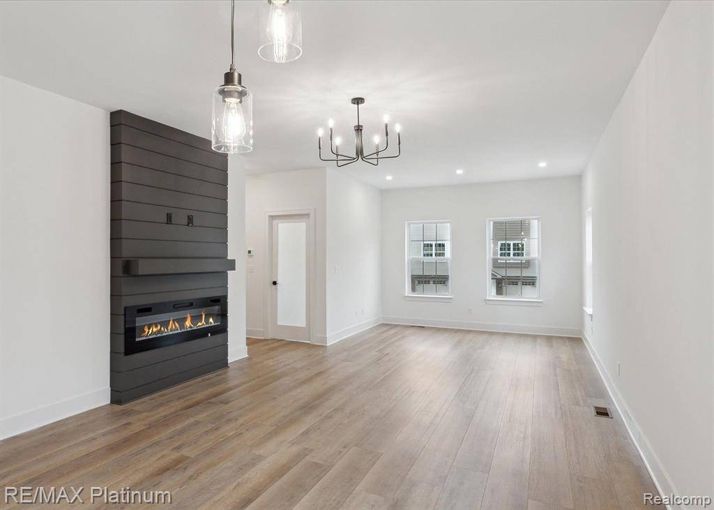 Howell, MI 48855,1699 PINECROFT Lane
