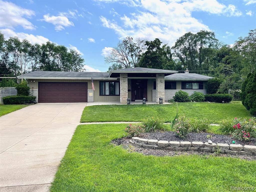 Shelby Twp, MI 48317,8488 ROBINWOOD Circle