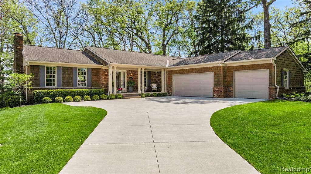 Oxford, MI 48371,305 LAKES EDGE Drive