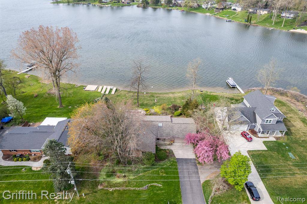 Howell, MI 48843,1366 E COON LAKE Road