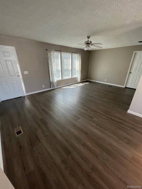 Fenton, MI 48430,6175 Addison Way