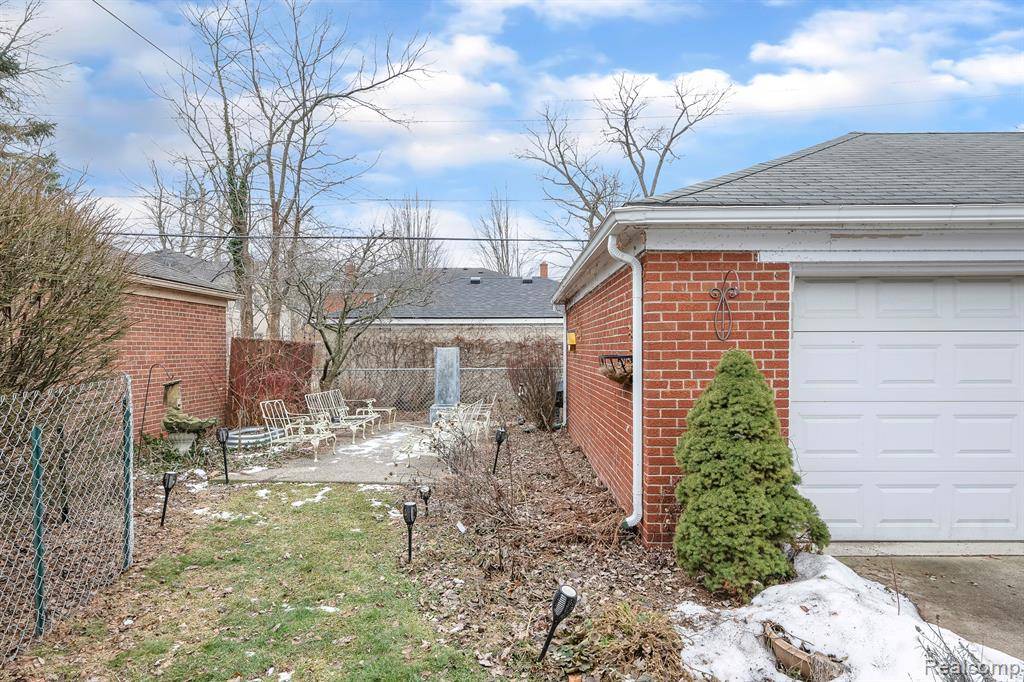Grosse Pointe Park, MI 48230,857 HARCOURT Road