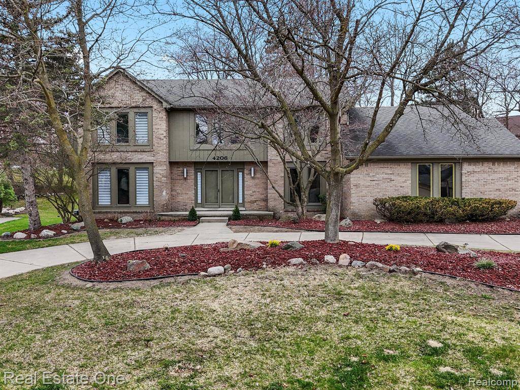 West Bloomfield, MI 48323,4206 SOUTHMOOR Lane