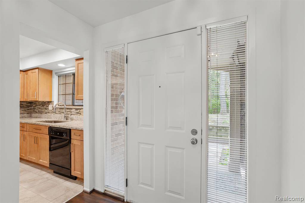 Farmington Hills, MI 48331,37161 DEER RUN Drive