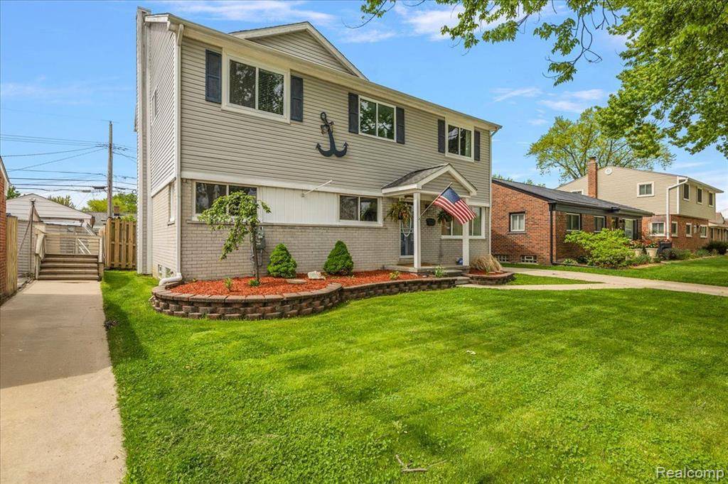 Saint Clair Shores, MI 48082,23142 PORT Street