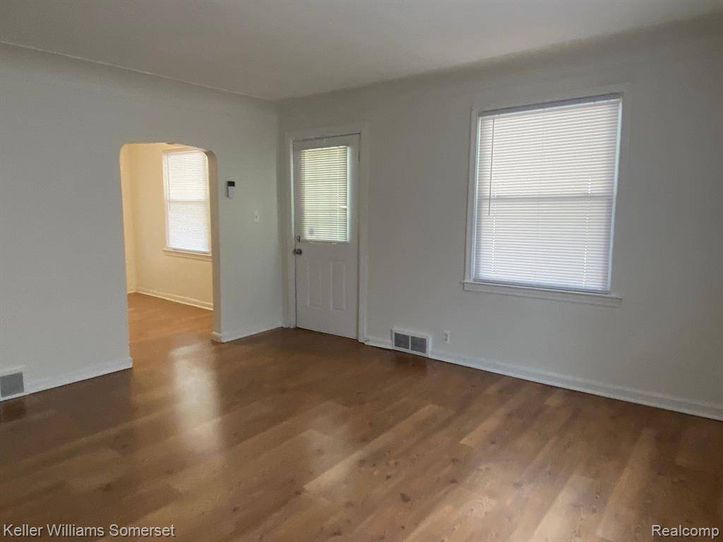 Warren, MI 48089,8662 PAIGE Avenue