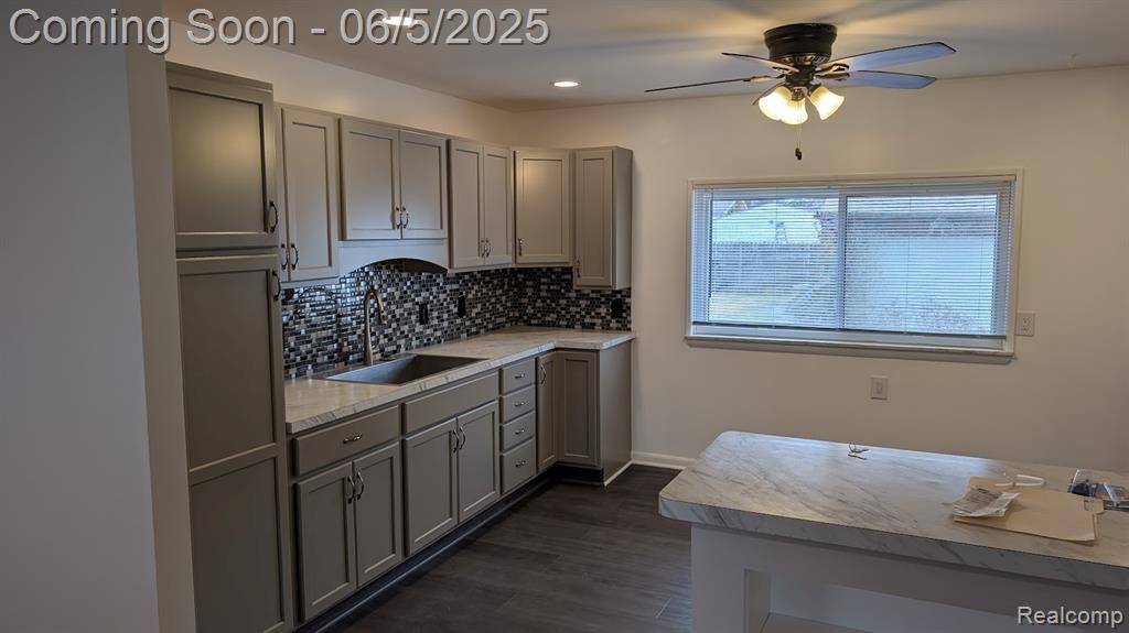 Warren, MI 48089,11657 ENGLEMAN Road