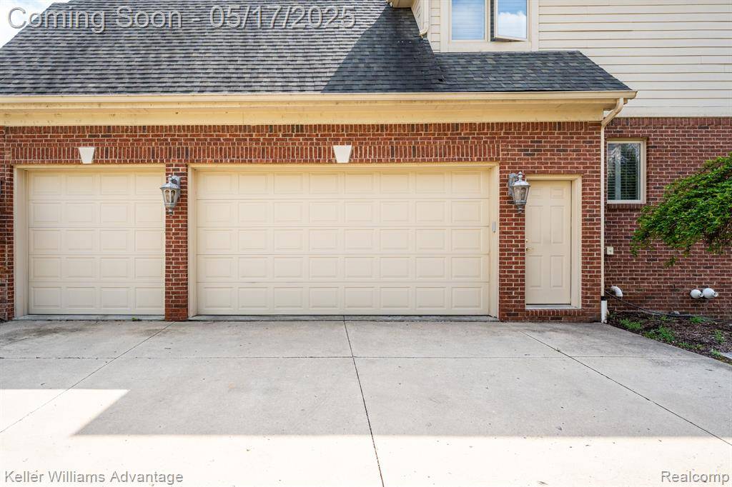 Northville, MI 48168,18503 Clairmont E Circle
