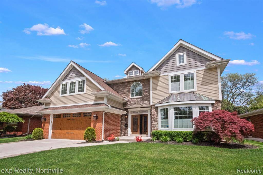 Grosse Pointe Woods, MI 48236,680 PEAR TREE Lane