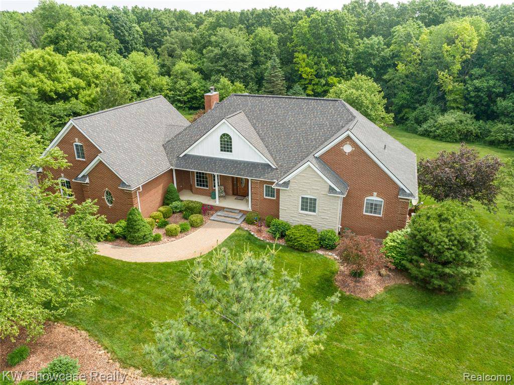Brighton, MI 48114,2449 WOODVALE Trail