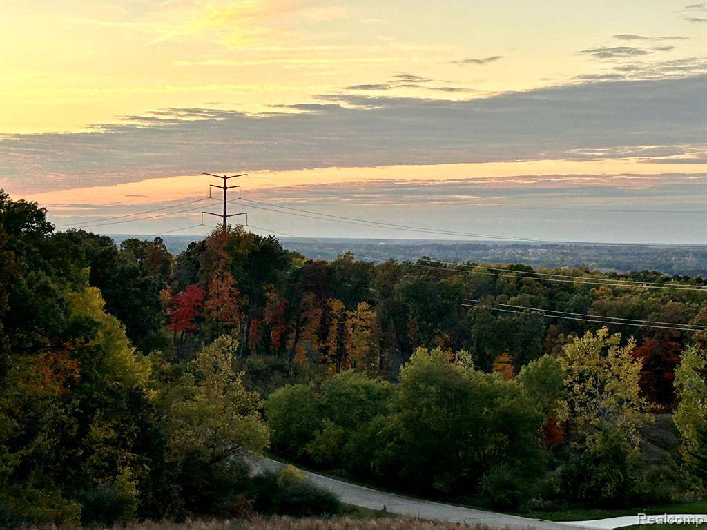 Fenton, MI 48430,20 Grand Summit Drive
