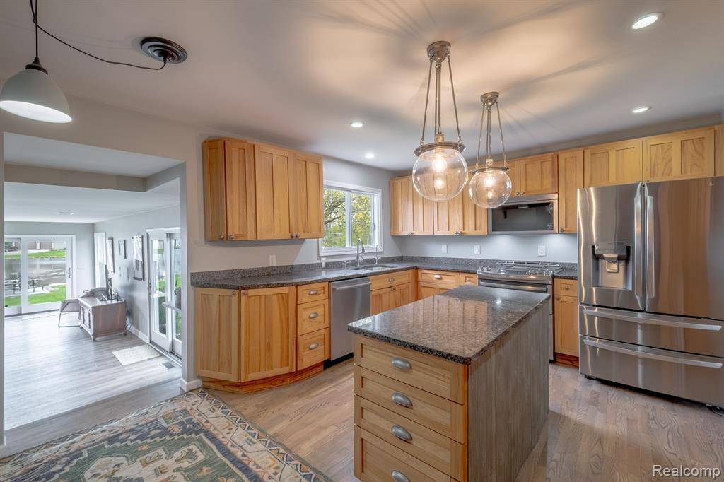 Fenton, MI 48430,10122 WALNUT SHORES Drive