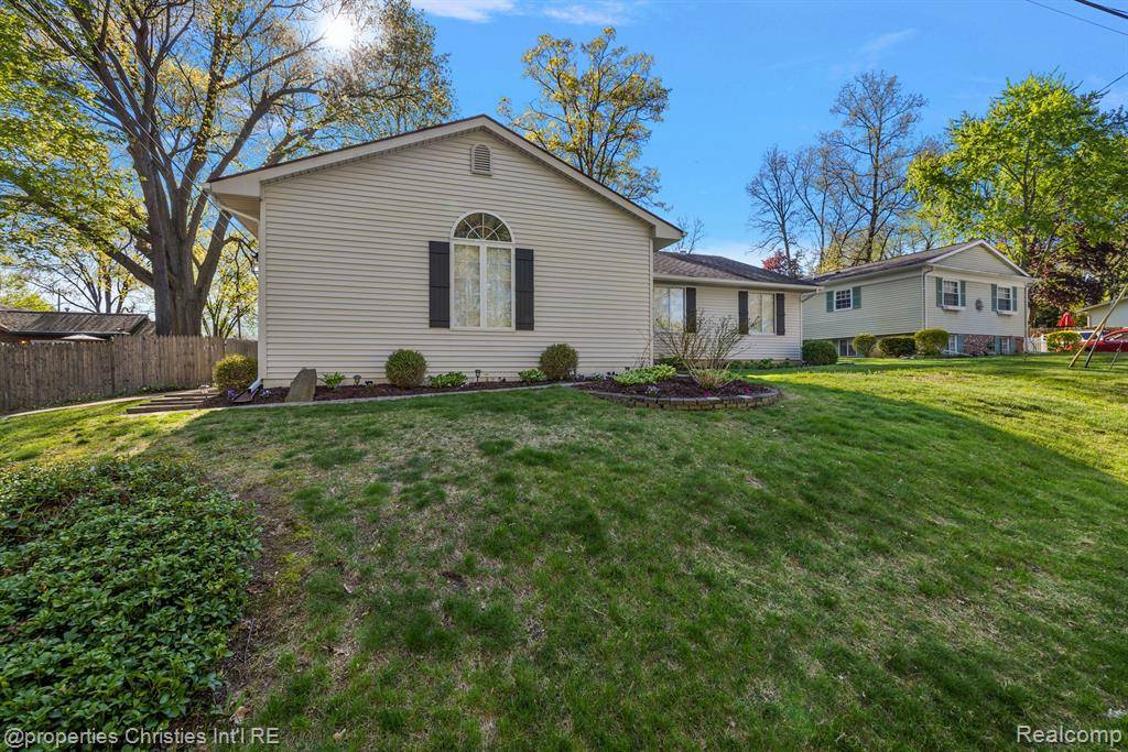 Wixom, MI 48393,2015 HAZEL Avenue
