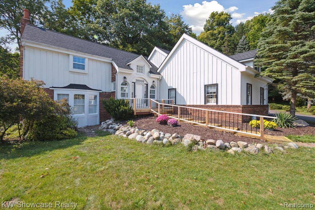Farmington Hills, MI 48331,38996 HOLSWORTH Court